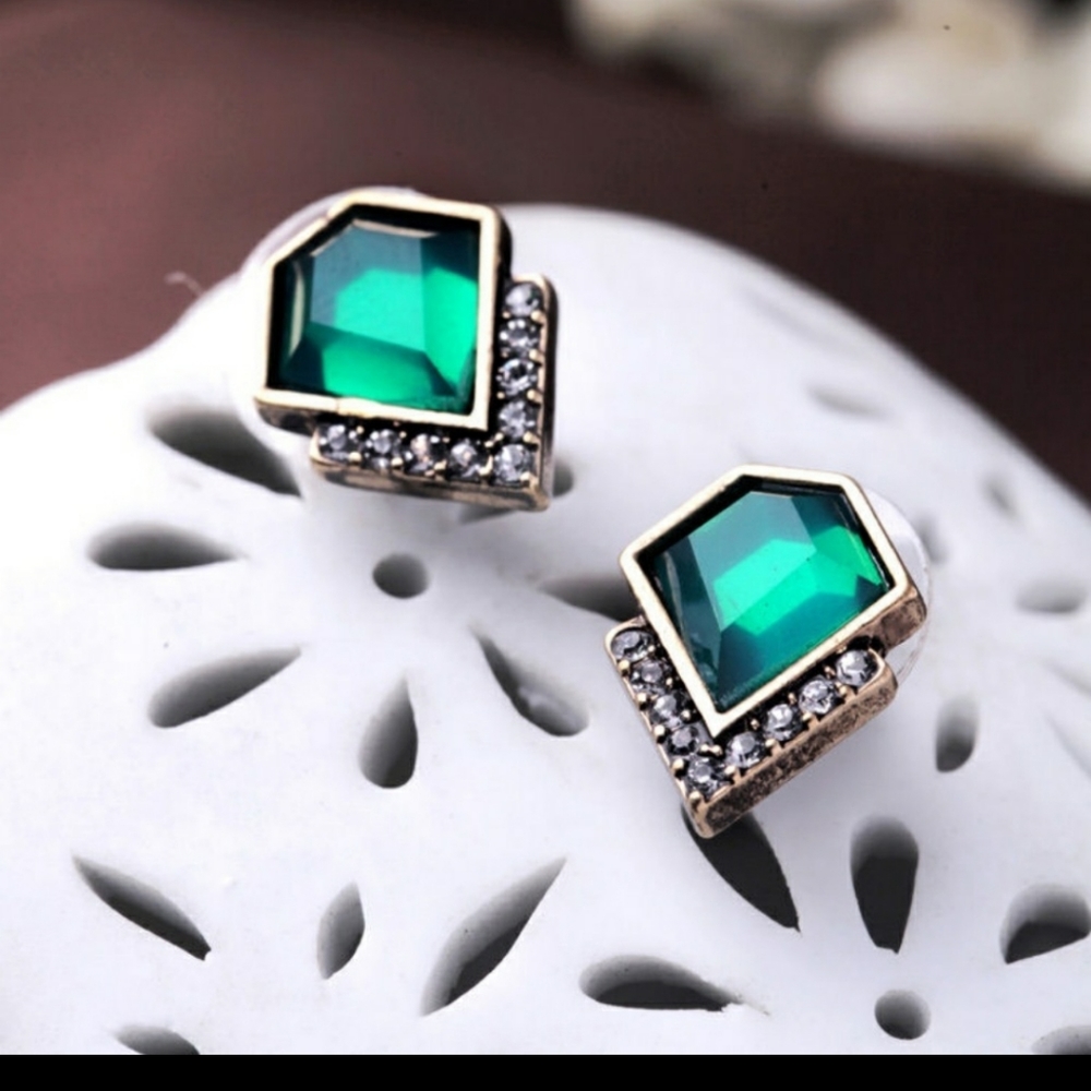 NEW Emerald rhinestone earrings (pierced)